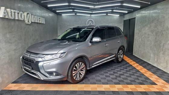 MITSUBISHI OUTLANDER 2.2 MIVEC DI-D DIESEL HPE-S AWD AUTOMÁTICO
